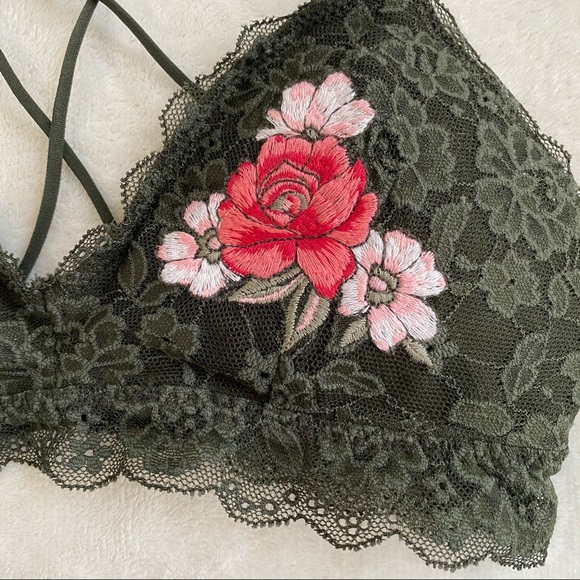 Hollister lace bra with cups - Picture 3 of 4